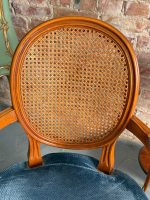 Fauteuil Krēsli ar Cannage Sietu un Zilu Samtu — Luija XVI stils, Francija, 20.gs. (6580) - Image 10