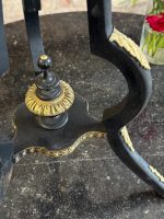 Augsts melns koka pjedestāls ar bronzas detaļām — Napoleona III stilā ar enģeļu motīvu (Black Wooden Pedestal Stand in Napoleon III Style) (7071) - Image 11