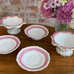 porcelāna servējamo šķīvju komplekts, uzkodām, 5gab šķīvji uz "kājiņu" (5936)