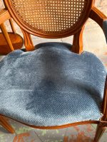Fauteuil Krēsli ar Cannage Sietu un Zilu Samtu — Luija XVI stils, Francija, 20.gs. (6580) - Image 17