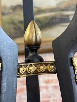 Augsts melns koka pjedestāls ar bronzas detaļām — Napoleona III stilā ar enģeļu motīvu (Black Wooden Pedestal Stand in Napoleon III Style) (7071) - Image 6