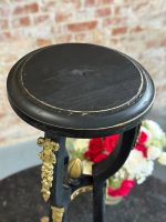 Augsts melns koka pjedestāls ar bronzas detaļām — Napoleona III stilā ar enģeļu motīvu (Black Wooden Pedestal Stand in Napoleon III Style) (7071) - Image 14