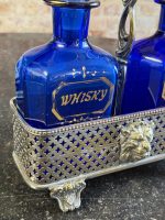 Antīks dzērienu karafeļu komplekts apsudrabotā statīvā ar lauvas galvām un ķepām (Antique decanter set in a silver-plated stand) (6404) - Image 10