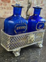 Antīks dzērienu karafeļu komplekts apsudrabotā statīvā ar lauvas galvām un ķepām (Antique decanter set in a silver-plated stand) (6404) - Image 6