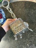 Antīks dzērienu karafeļu komplekts apsudrabotā statīvā ar lauvas galvām un ķepām (Antique decanter set in a silver-plated stand) (6404) - Image 13