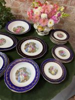 "Marguises" porcelāna šķīvju komplekts ar romantisku motīvu ("Marguises" porcelain plate set with romantic motifs and blue border) (2552) - Image 3