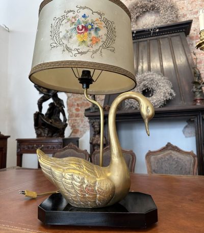 Bordlampe med messing svane figur, mellemstor (4159)