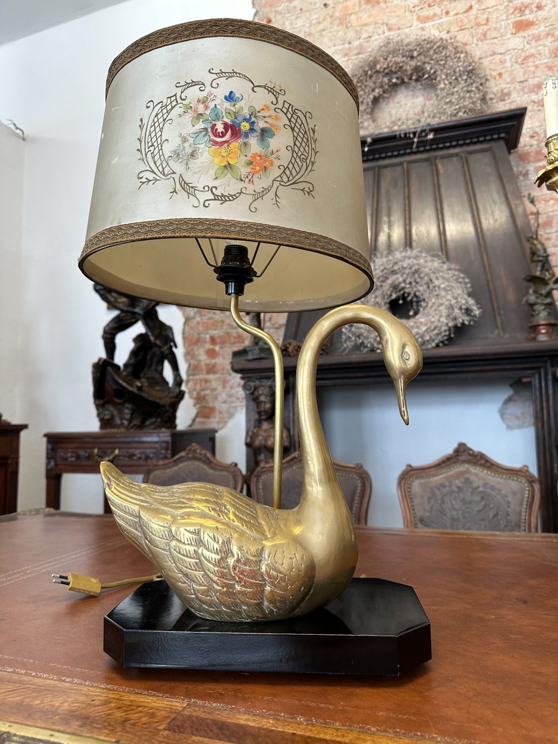 Galda Lampa ar Misiņa Gulbja Figūru, Vdēja Lieluma (4159) - Image 1