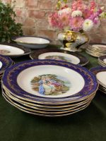 "Marguises" porcelāna šķīvju komplekts ar romantisku motīvu ("Marguises" porcelain plate set with romantic motifs and blue border) (2552) - Image 12