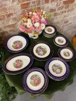 "Marguises" porcelāna šķīvju komplekts ar romantisku motīvu ("Marguises" porcelain plate set with romantic motifs and blue border) (2552) - Image 2
