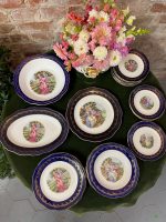 "Marguises" porcelāna šķīvju komplekts ar romantisku motīvu ("Marguises" porcelain plate set with romantic motifs and blue border) (2552) - Image 6