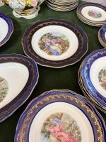 "Marguises" porcelāna šķīvju komplekts ar romantisku motīvu ("Marguises" porcelain plate set with romantic motifs and blue border) (2552) - Image 9