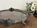 Antīka stila dekoratīvā paplāte ar stiklu — Luija XV stilā (antique silver glass mirror tray platter) (5264) - Image 6