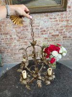 griestu lampa, ar ziedu motīvu, 4 spuldzēm, viegla pēc svara (7072)