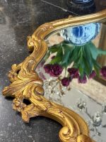Grezns Antīka Stila Sienas Spogulis ar Fasetu Zeltītā Rokoko Rāmī (antique gold bevelled wall mirror) — Spoguļu un interjera māksla, (6427) - Image 7
