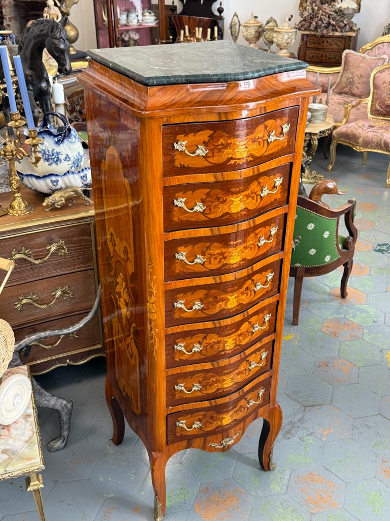 Høj marqueterikommode med grøn marmorplade, Louis XV stil (5834)