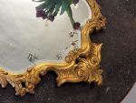 Grezns Antīka Stila Sienas Spogulis ar Fasetu Zeltītā Rokoko Rāmī (antique gold bevelled wall mirror) — Spoguļu un interjera māksla, (6427) - Image 3