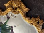 Grezns Antīka Stila Sienas Spogulis ar Fasetu Zeltītā Rokoko Rāmī (antique gold bevelled wall mirror) — Spoguļu un interjera māksla, (6427) - Image 10