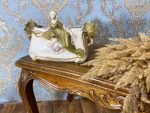 Royal dux porcelāna trauks ar figūru, vidēja izmēra (373)