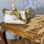 Royal dux porcelāna trauks ar figūru, vidēja izmēra (373)