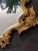 Grezns Antīka Stila Sienas Spogulis ar Fasetu Zeltītā Rokoko Rāmī (antique gold bevelled wall mirror) — Spoguļu un interjera māksla, (6427) - Image 11