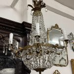 lustra ar kristāliem, vidēja izmēra, 10 spuldzēm (6 spuldzes ārpusē, 4 spuldzes iekšpusē aiz kristāliem), vidēji smaga (6672)