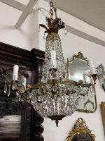 lustra ar kristāliem, vidēja izmēra, 10 spuldzēm (6 spuldzes ārpusē, 4 spuldzes iekšpusē aiz kristāliem), vidēji smaga (6672)