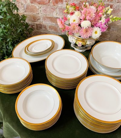 Porcelæns middagsservice fra Limoges med rig forgyldning (2536)