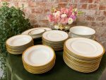 "Limoges" porcelāna pusdienu servīze ar bagātīgu zeltījumu ("Limoges" France porcelain dinner service with gold band) (2536) - Image 2