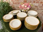 "Limoges" porcelāna pusdienu servīze ar bagātīgu zeltījumu ("Limoges" France porcelain dinner service with gold band) (2536) - Image 3