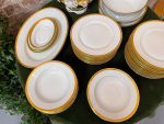 "Limoges" porcelāna pusdienu servīze ar bagātīgu zeltījumu ("Limoges" France porcelain dinner service with gold band) (2536) - Image 4
