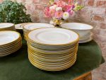 "Limoges" porcelāna pusdienu servīze ar bagātīgu zeltījumu ("Limoges" France porcelain dinner service with gold band) (2536) - Image 9