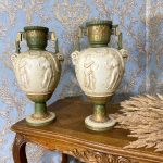 Lielas porcelāna vāzes, bēšā, zaļā un zelta krāsā, 2 gab (377)