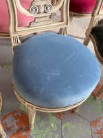 Koka krēslu komplekts ar līras atzveltni un samtu — Luija XVI stilā (Set of 6 Painted Wood Lyre-Back Chairs) (6481) - Image 5