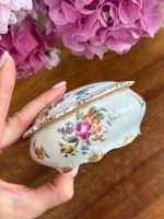 porcelāna trauciņš ar vāciņu, lādīte ar ziedu motīviem, maza izmēra (5899) - Image 4
