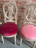 Koka krēslu komplekts ar līras atzveltni un samtu — Luija XVI stilā (Set of 6 Painted Wood Lyre-Back Chairs) (6481) - Image 6
