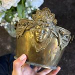 neliela izmēra bronzas trauciņš ar grezniem ornamentiem (6313)