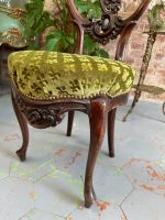 Grezns Krēsls ar Ļoti Smalkiem Kokgriezumiem, Audums ar Bourbona Simboliem (4035) - Image 11