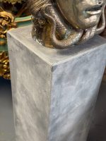 Set — Bronzefigur ''Medusa'' in Silberton + Betonsäule/Sockel (6314) – Bild 4