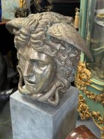 Set — Bronzefigur ''Medusa'' in Silberton + Betonsäule/Sockel (6314) – Bild 9