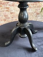 Melns koka galdiņš ar metāla apkalumu — Maoru stilā (Small Black Moorish Side Table) (7069) - Image 9
