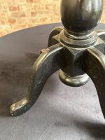 Melns koka galdiņš ar metāla apkalumu — Maoru stilā (Small Black Moorish Side Table) (7069) - Image 12