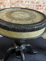 Melns koka galdiņš ar metāla apkalumu — Maoru stilā (Small Black Moorish Side Table) (7069) - Image 4