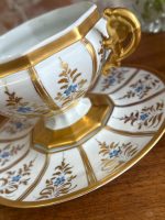 Porcelāna zupas trauks (bouillon cup) ar apakššķīvi, roku apgleznots — Limožas porcelāns, Francija, ap 1880.–1920. gads (5909) - Image 8
