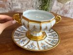 Porcelāna zupas trauks (bouillon cup) ar apakššķīvi, roku apgleznots — Limožas porcelāns, Francija, ap 1880.–1920. gads (5909) - Image 2
