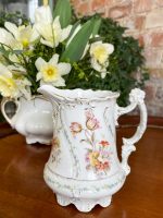 Porcelāna piena krūze ar ziedu detaļām, maza izmēra (3121)