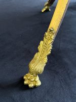 Augsts misiņa galdiņš ar marmoru — Ampīra stilā, ar lauvas galvām un ķepu detalizāciju (Tall Brass and Marble Side Table) (7023) - Image 11