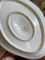 Antīka Francijas rozā porcelāna deserta servīze ar monogrammu — Vve J. Mourlot, Paris (Antique French porcelain dessert set with pink borders and gold monogram) (5965) - Image 17