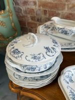 Antīka fajansa pusdienu servīze ar zilu ziedu dekoru — "Ortus" (Antique blue and white faience dinner service with floral decor) (5900) - Image 11