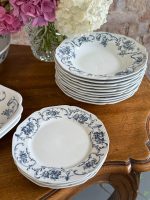 Antīka fajansa pusdienu servīze ar zilu ziedu dekoru — "Ortus" (Antique blue and white faience dinner service with floral decor) (5900) - Image 12
